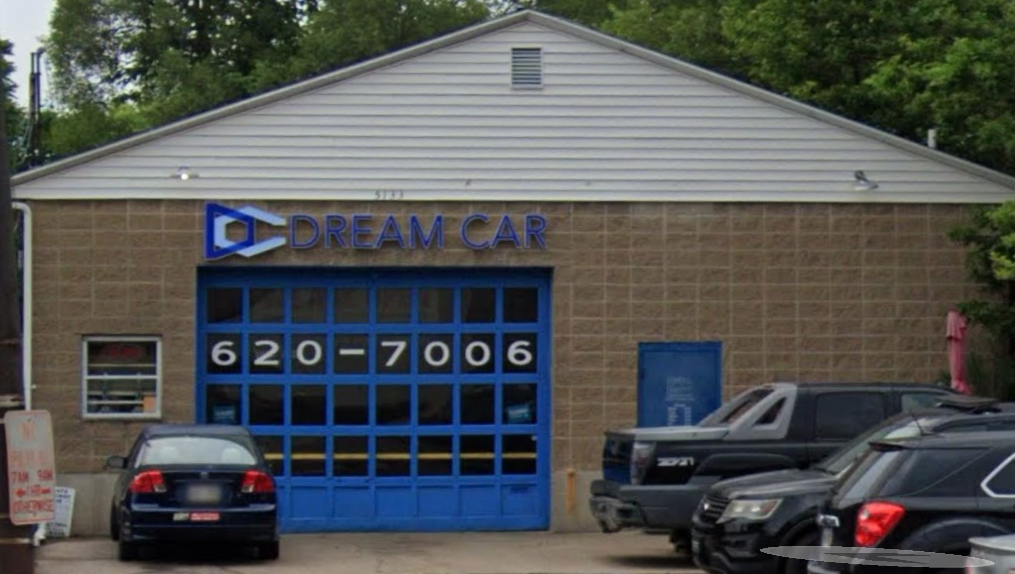 Dream Car shop exterior on Montgomery Road
